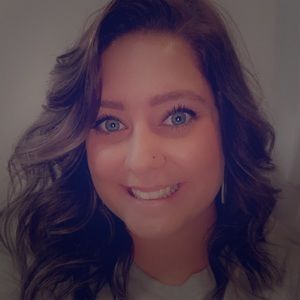 Meet your Posher, Lauren 💁🏼‍♀️